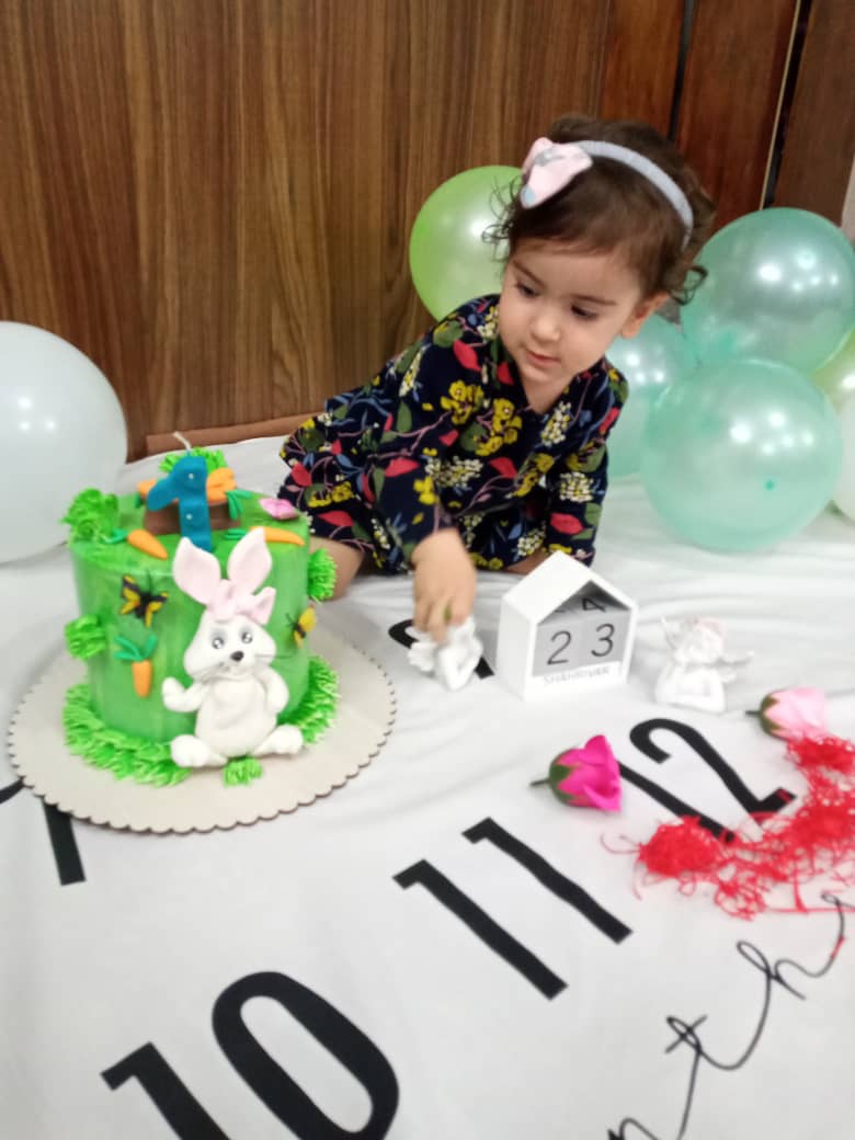 دوازده ماهگی نوزاد ال آی عاقلی