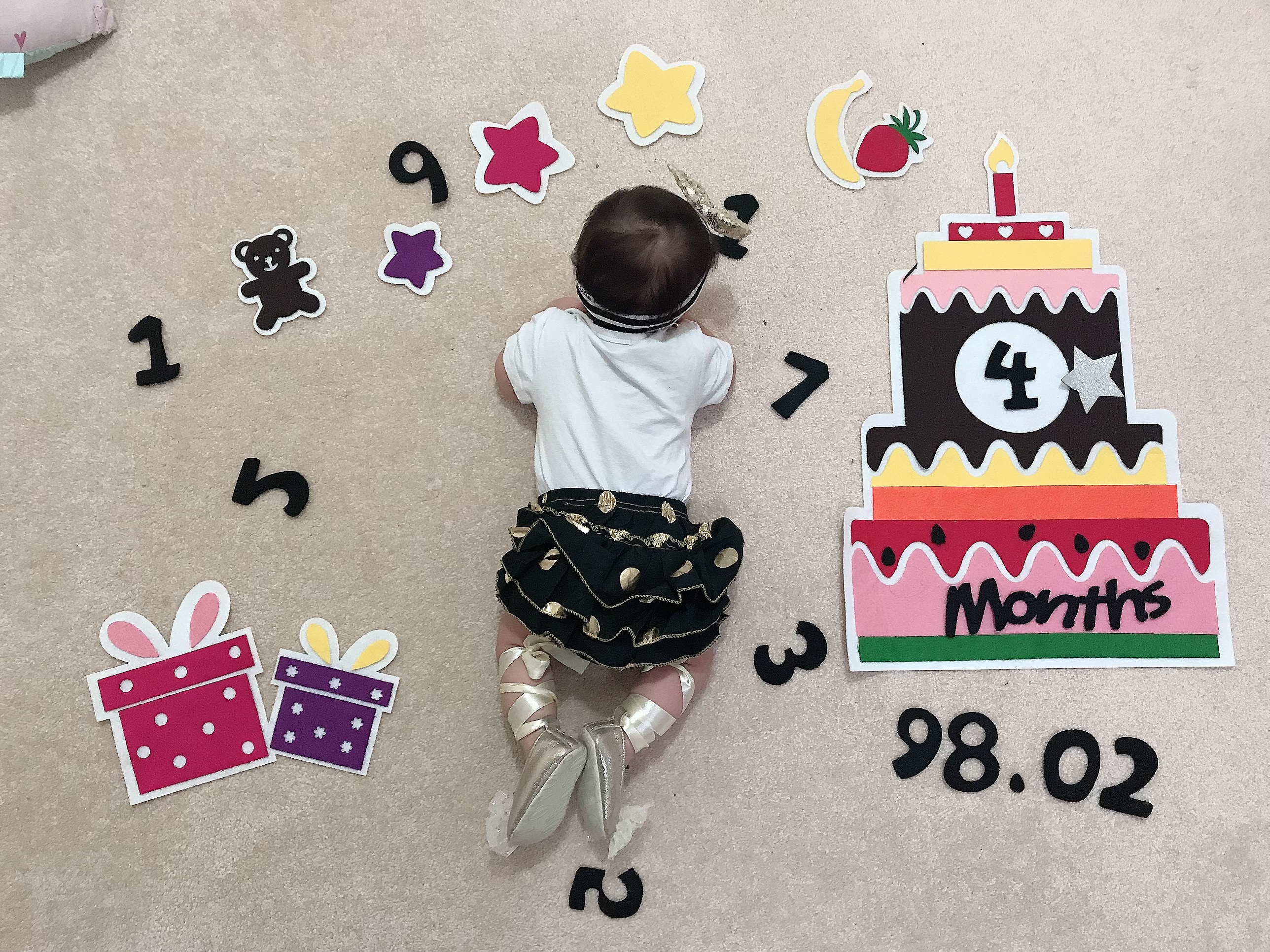 غلتیدن نوزاد جانا جوكار