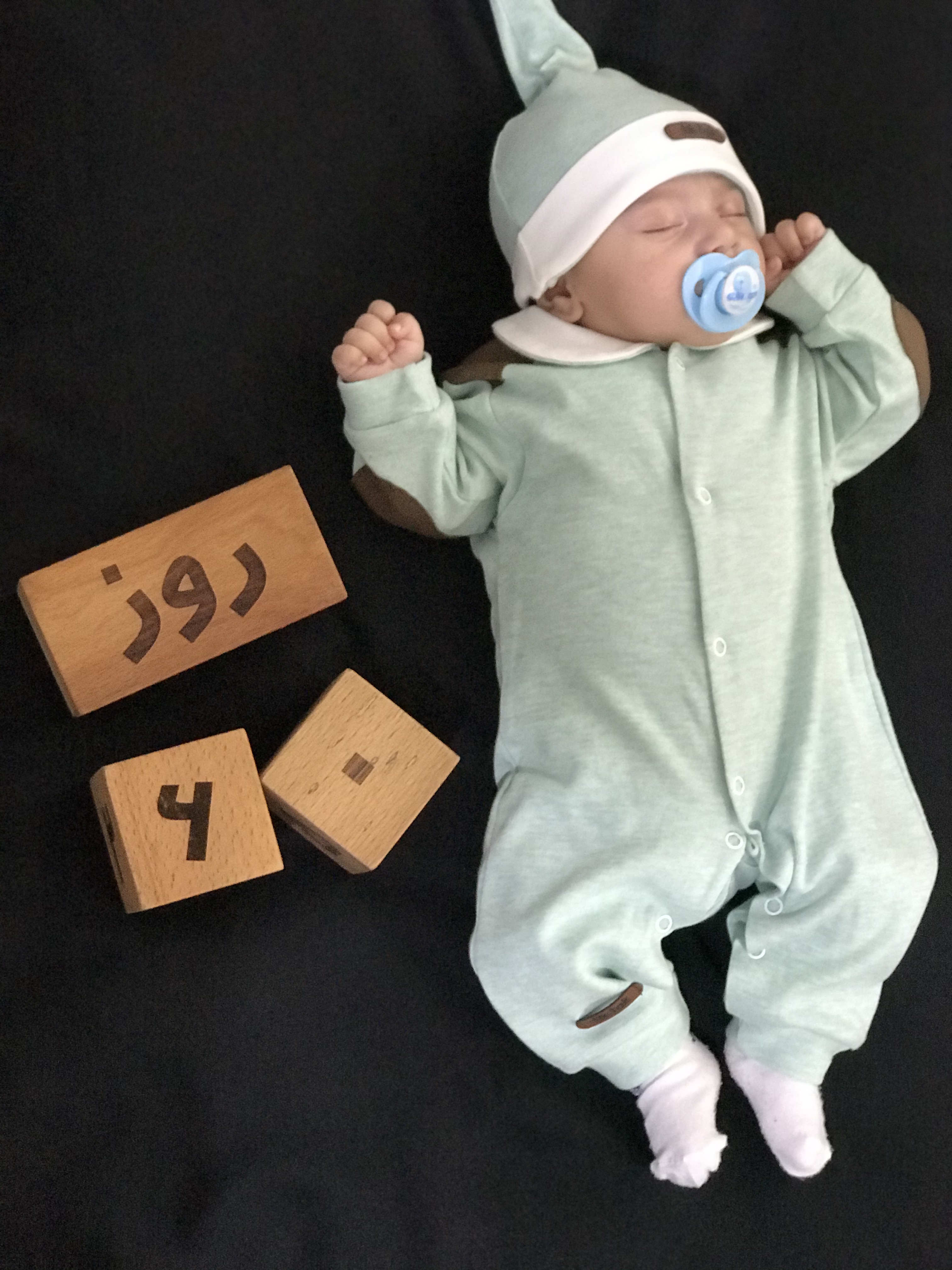 اولین خنده نوزاد محمدحسن انوار